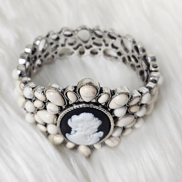 Cameo Silver Tone With White Howlite Bangle New Hinged Bracelet - Picture 5 of 10